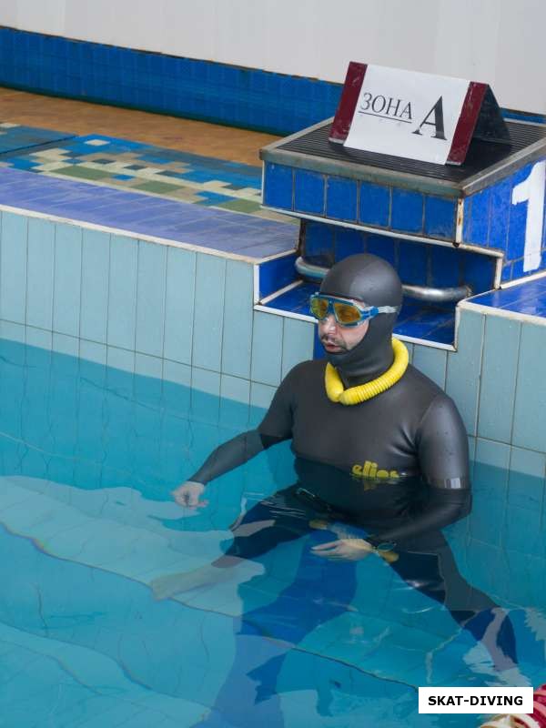 Кузьмин Вадим, плывя практически одними ногами умудряется показать отличный результат - 79 метров