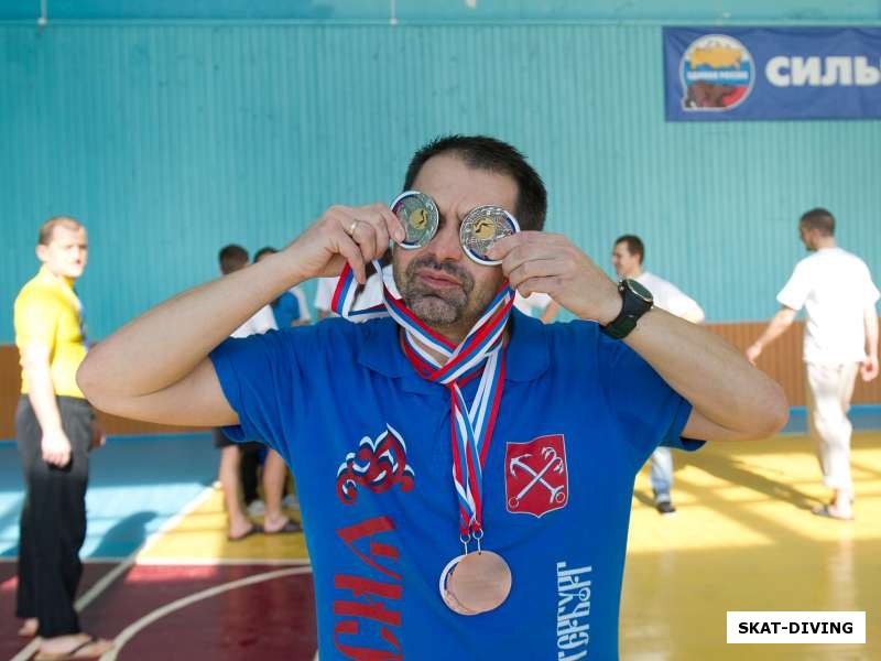 Кузьмин Вадим, две серебряных и две бронзовых медали, видимо немного не хватило опыта, чтобы взять золото