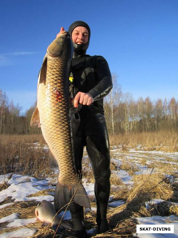 Ильюшин Дмитрий, с белым амурчиком на 15 килограмм