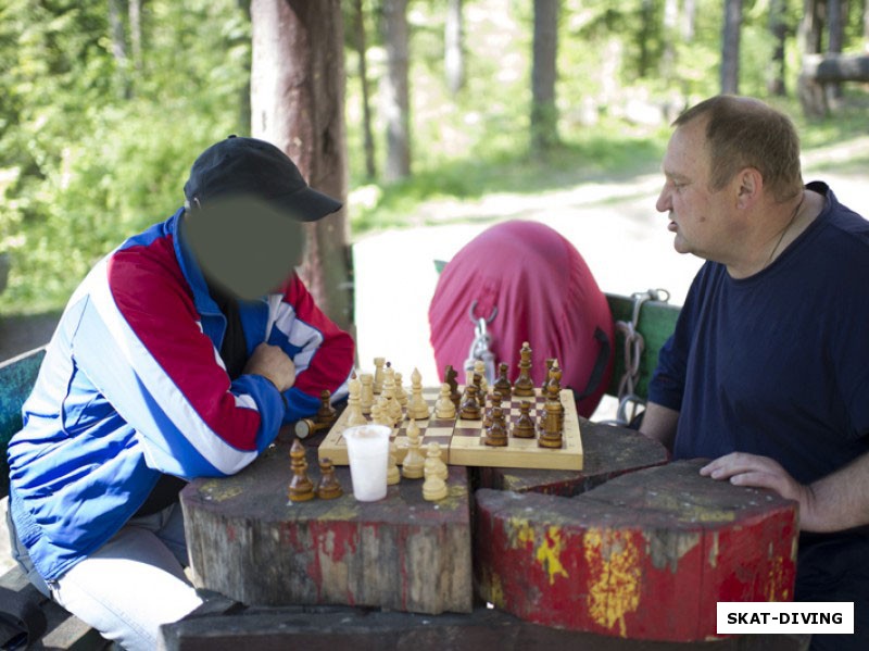 Зимин Алексей, вечные шахматные соперники и друзья, ни одна встреча не проходит без партии в любимые шахматы