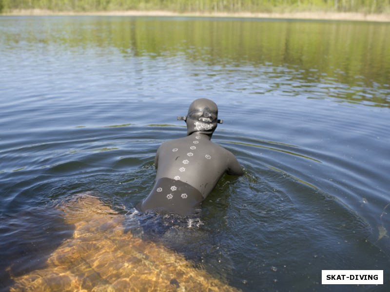 Ольшевская Мария, героический вход в воду в 3-х мм. костюме. Вода на поверхности+14, а вот немного глубже уже+4