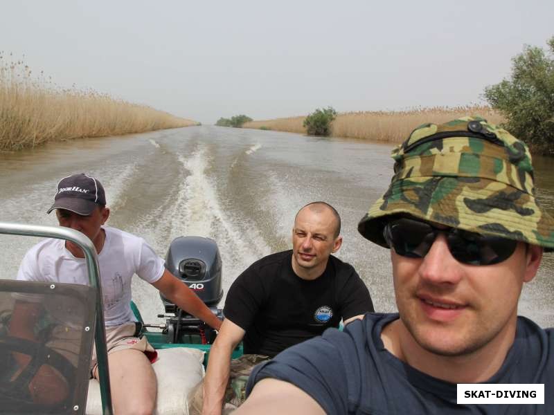 Ильюшин Дмитрий, Бергманис Александр, мчим по Рычанскому каналу в сторону базы Карай