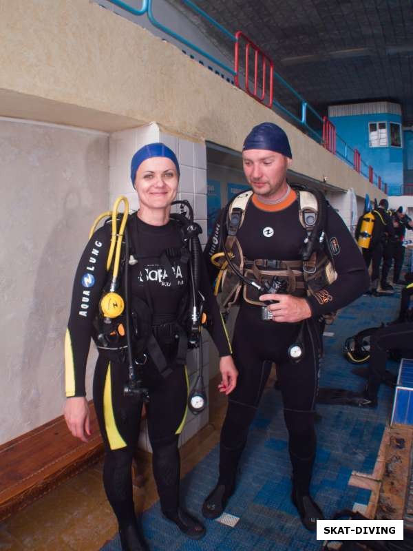 Пилипенко Светлана, Ковалев Сергей, парочка начинающих дайверов, но уже делающая такие правильные подводные шаги