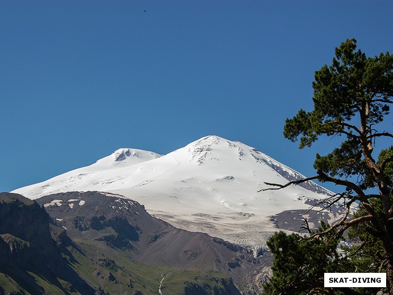 Красавец Эльбрус – основная цель нашего путешествия, вид с соседней горы