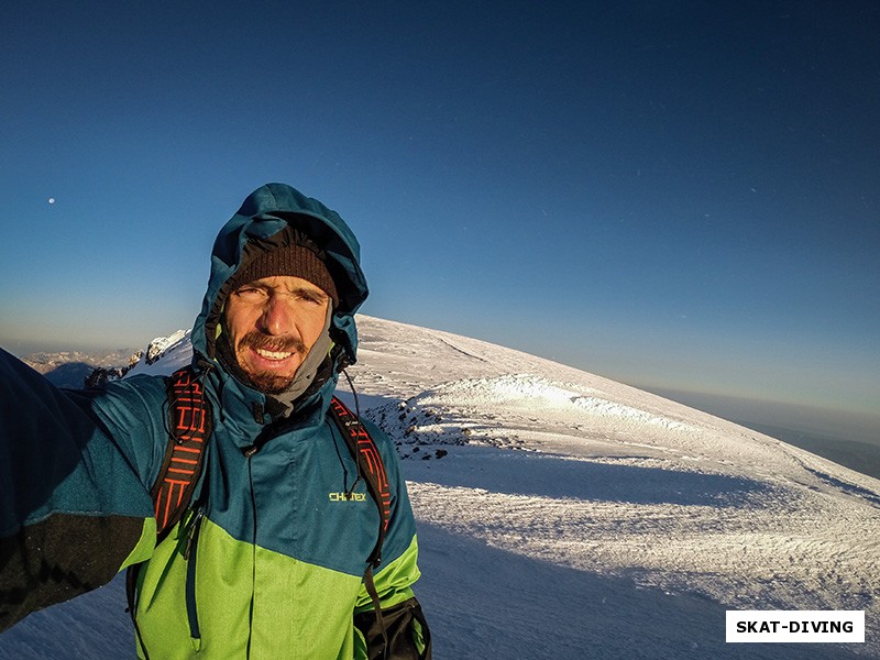 Романов Артем, самострельное фото на пике Западной Вершины Эльбруса