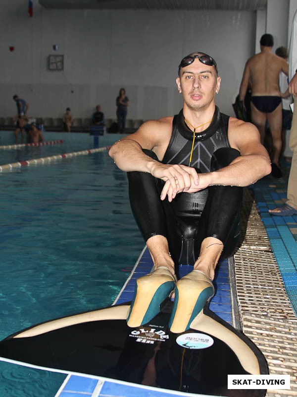 Махов Анатолий, позже в заплыве по CMAS он покажет результат 119 метров