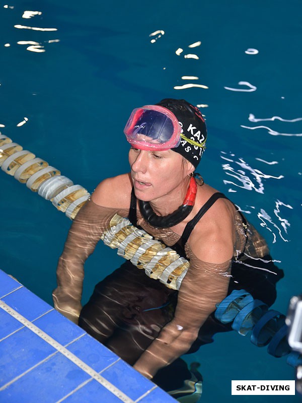 Романова Марина, проплыла 137 метров и с розовыми щечками, под аплодисменты собравшихся поставила точку в стартах AIDA