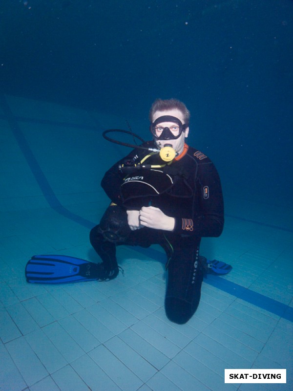 Алексей Копьев, снятие акваланга под водой может помочь, если, например, нужно изменить высоту крепления жилета к баллону под водой