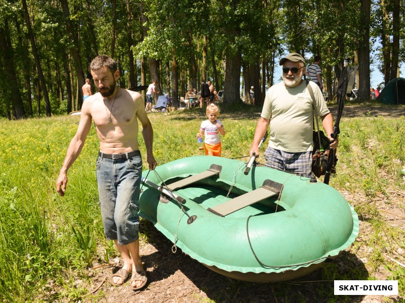 Ильюшин Сергей, Ильюшин Владимир, отец и сын видимо отправляются на рыбалку с лодки