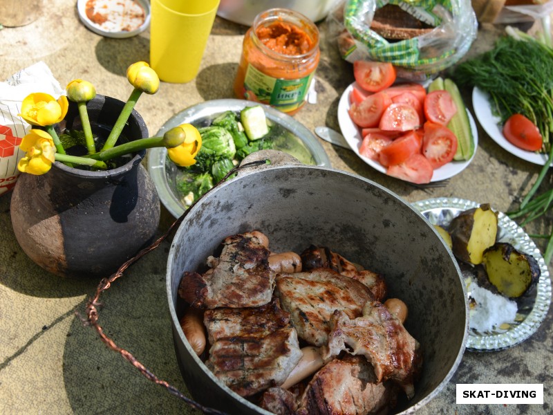 Балаган 2015 изобиловал пищей разного формата, от печной картошки с овощами до мяса самой сложной закваски...