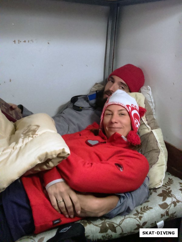 Романов Артем, Романова Марина, в приюте на Бочках, высота 3800 метров, одна из первых ночевок на высоте