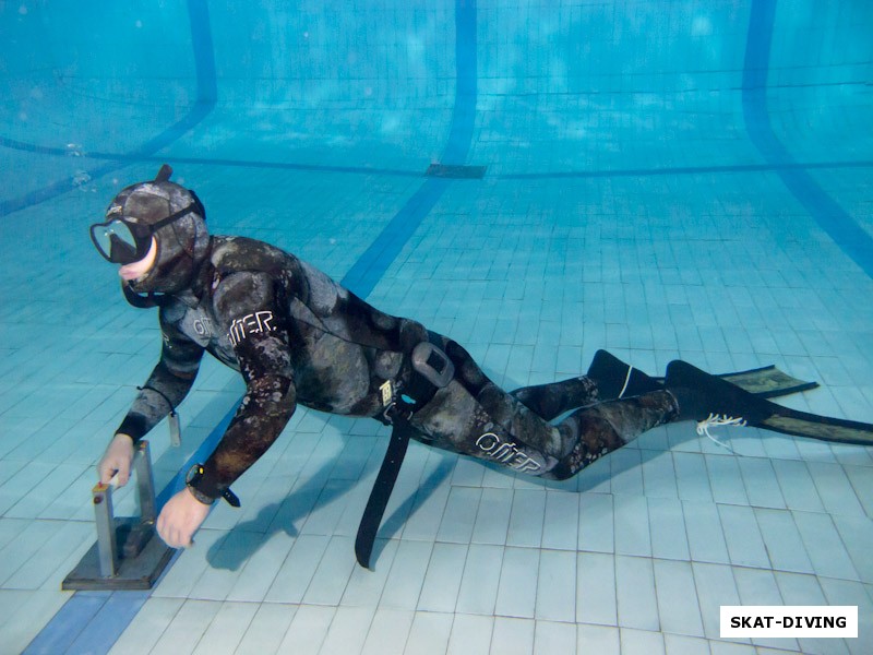 Мармылев Александр, первые разминочные нырки на глубину 4.5 метра