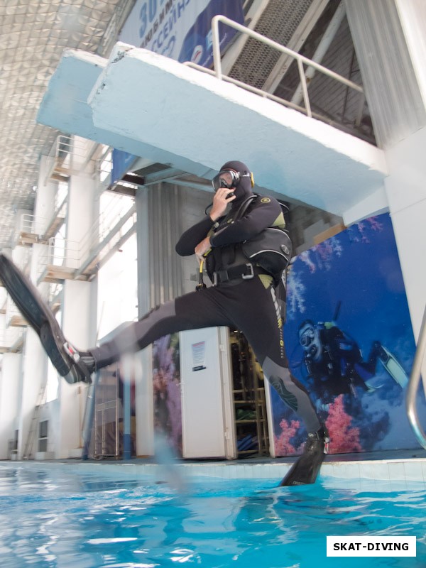 Борискин Дмитрий, вход в воду широким шагом, навык который пригодится при нырянии с корабля