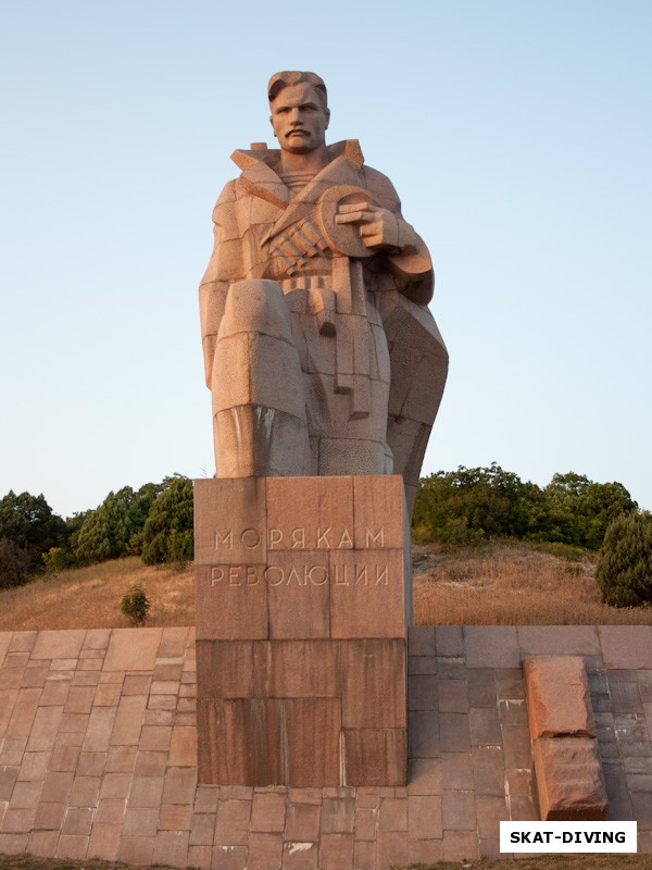 Морякам Революции... Монумент на выезде из Новороссийска в сторону Геленджика