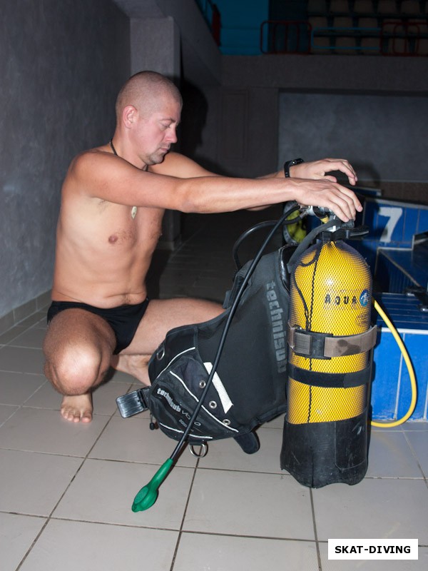 Шукста Игорь, независимо от уровня подготовки, собираться под воду нужно спокойно, вдумчиво, не отвлекаясь на посторонние раздражители