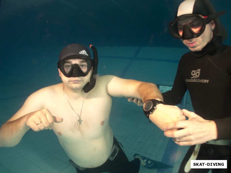 Корпылев Максим, Николаенков Сергей, провел под водой 3 минуты 13 секунд, чем приятно удивил не только себя, но и инструктора