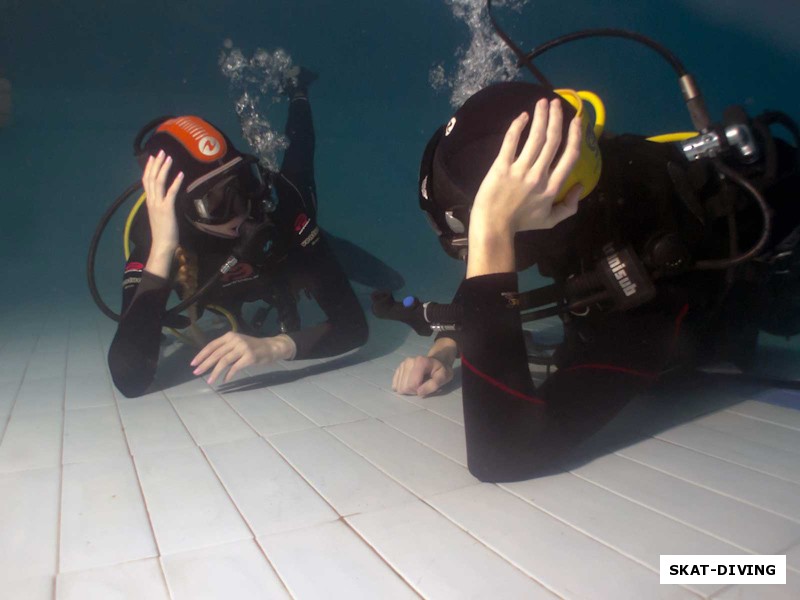 Гуслякова Яана, Дунин-Барковская Мария, две подружки и под водой найдут время поговорить