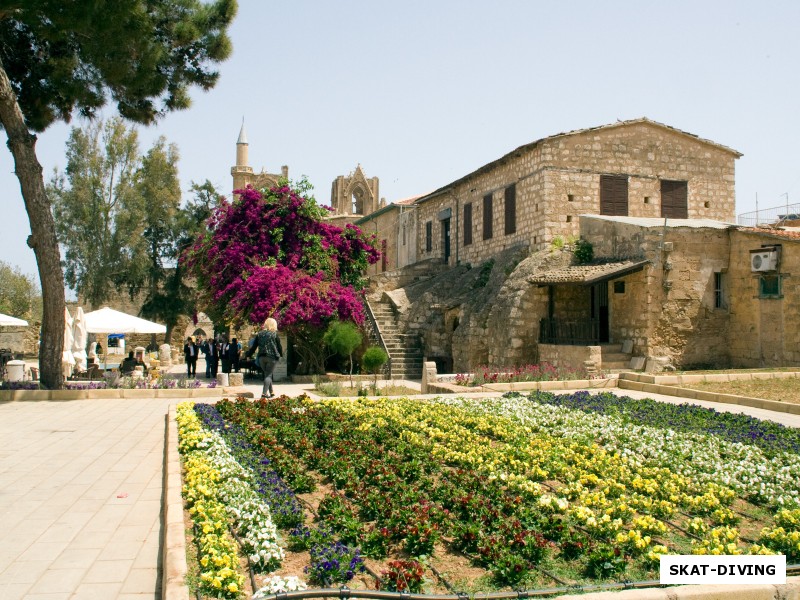 Северная часть Кипра сохранила массу исторических построек самого разного стиля, ведь в свое время Кипр переходил из одних рук в другие...