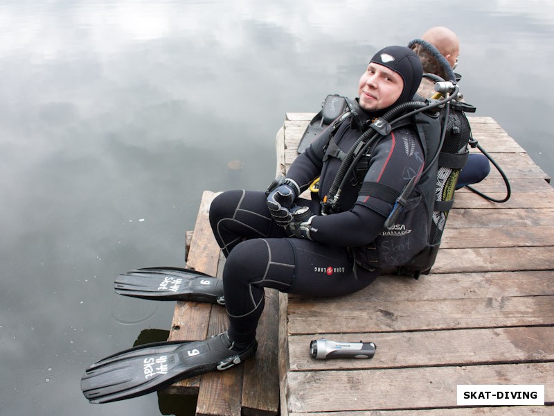 Черняков Дмитрий, наш старинный подводный друг вернулся после продолжительной паузы. Он начал нырять с клубом СКАТ еще в 2009 году, когда был мальчишкой, теперь вернулся уже скорее мужчиной