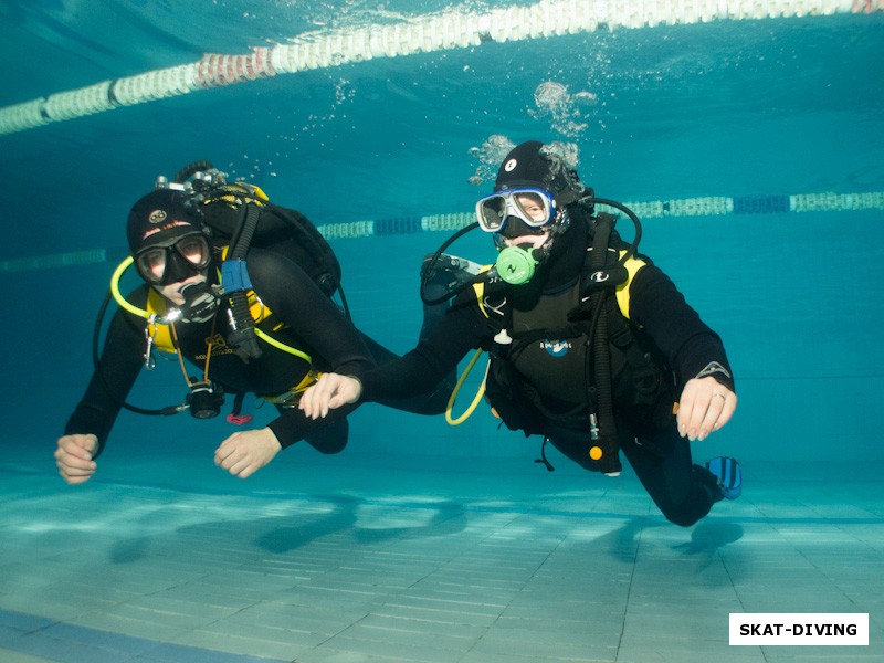 Кирюхин Роман, Пантюхина Мария, знакомство с подводным миром бассейна начинается на его мелкой части, после есть возможность спустится на глубину 4.5 метра