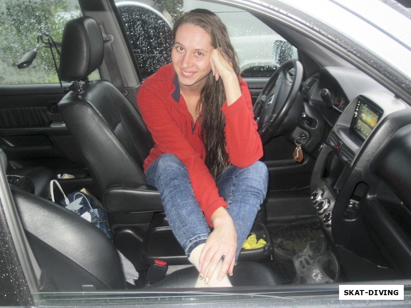 Дунин-Барковская Мария, единственная, кто не вышел из машины топтаться по грязи вместе со всеми!