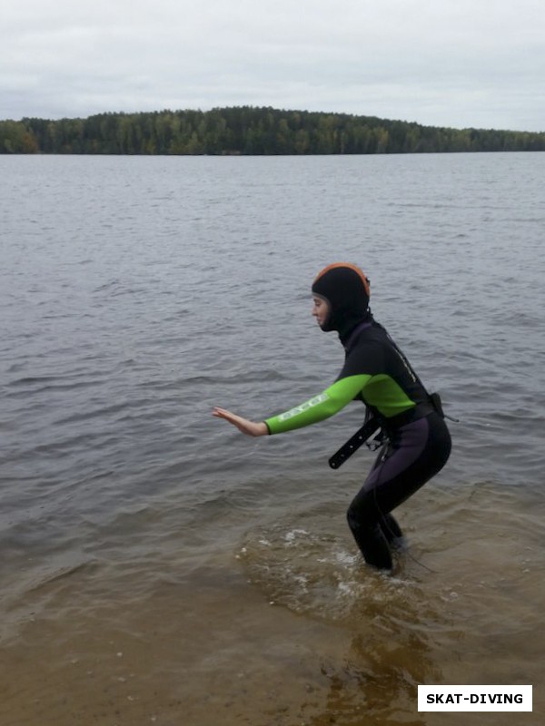 Бурносова Ангелина, первая отважилась отправиться в воду в 3-х миллиметровом костюме, и это в начале октября...