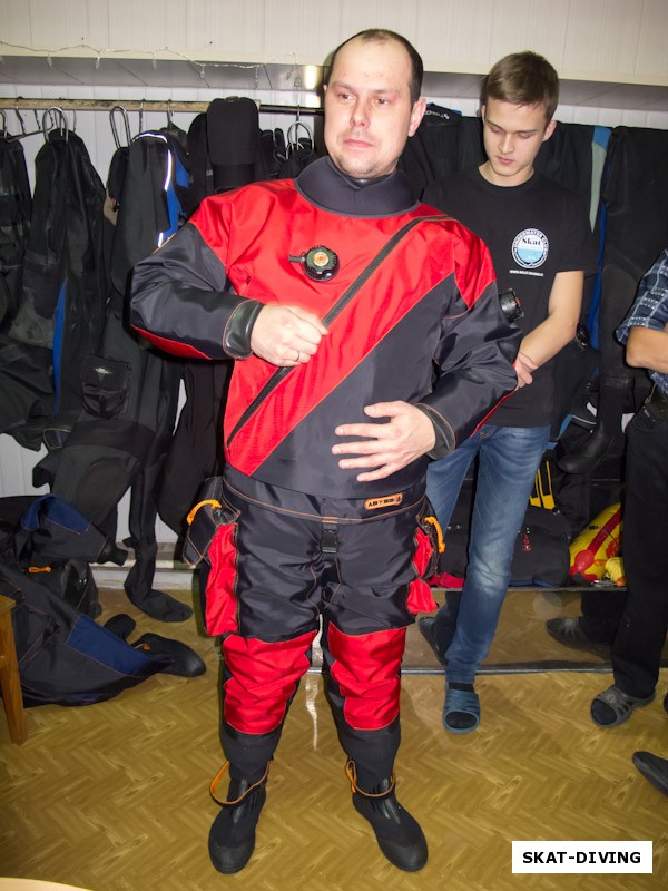 Леонов Дмитрий, Зеленев Максим, в костюмах используется телескопический торс, что делает посадку костюма более комфортной