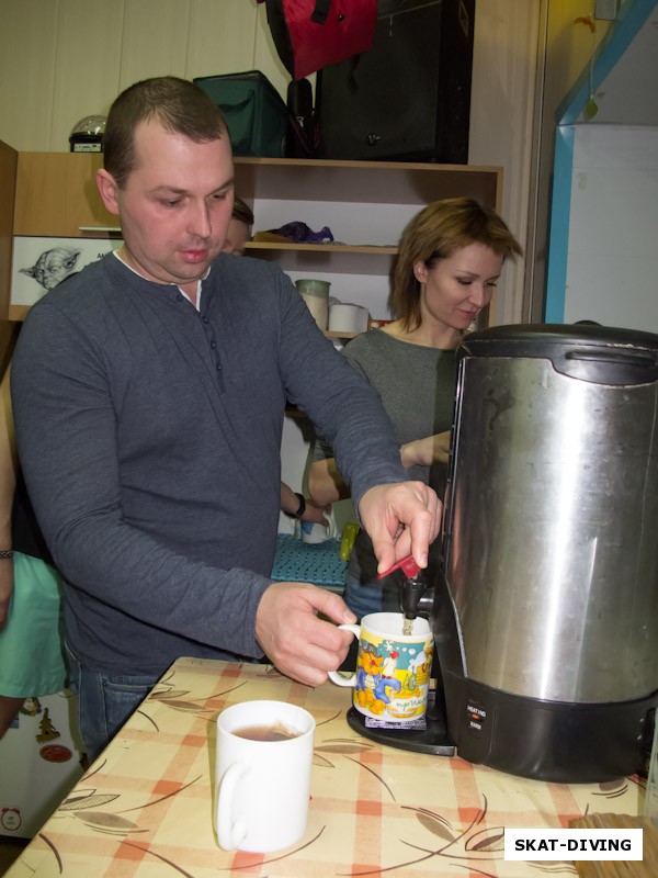 Сеньков Руслан, Бородулина Александра, во время погружения организм теряет много жидкости, поэтому перед нырянием стоит пополнить ее запасы, благо чай в клубе есть на любой вкус