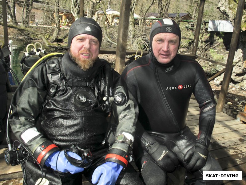 Корчагин Евгений, Стефанов Владимир, один из сухопутных участников нашей группы умудрился пройти пробное погружение прямо на Голубом озере