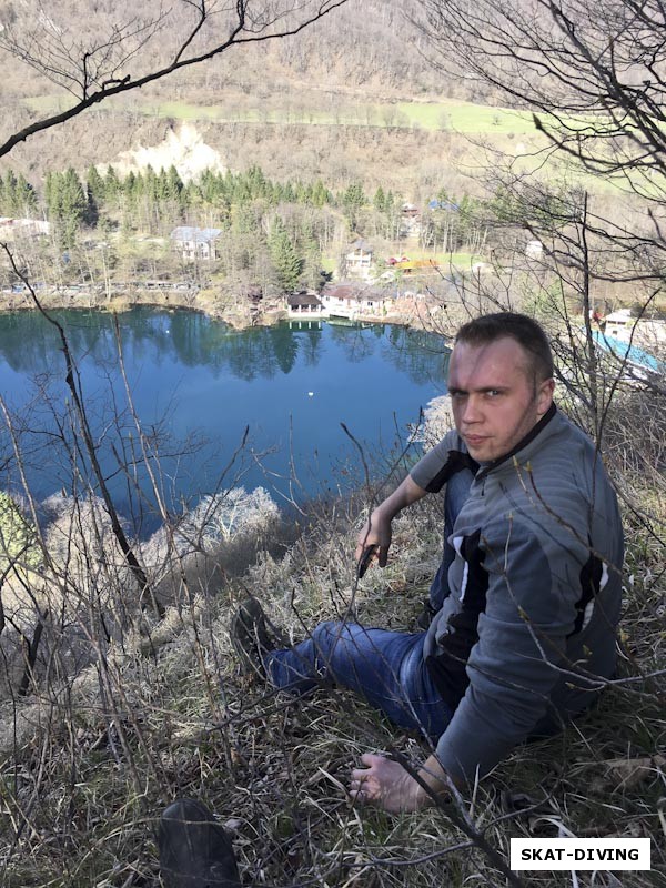 Пасконный Илья, на маршруте получается сделать хорошие панорамные фотографии «Голубого озера» внизу, а главное, приходит понимание, почему его называют «голубым»