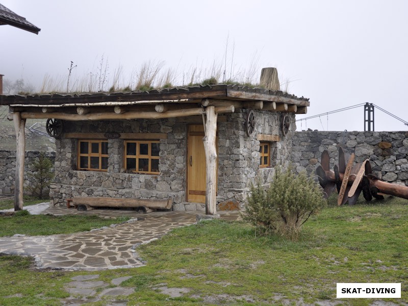 В Верхней Балкарии даже сейчас можно найти здания, построенные по старинному принципу, из камней обтесанных горной рекой