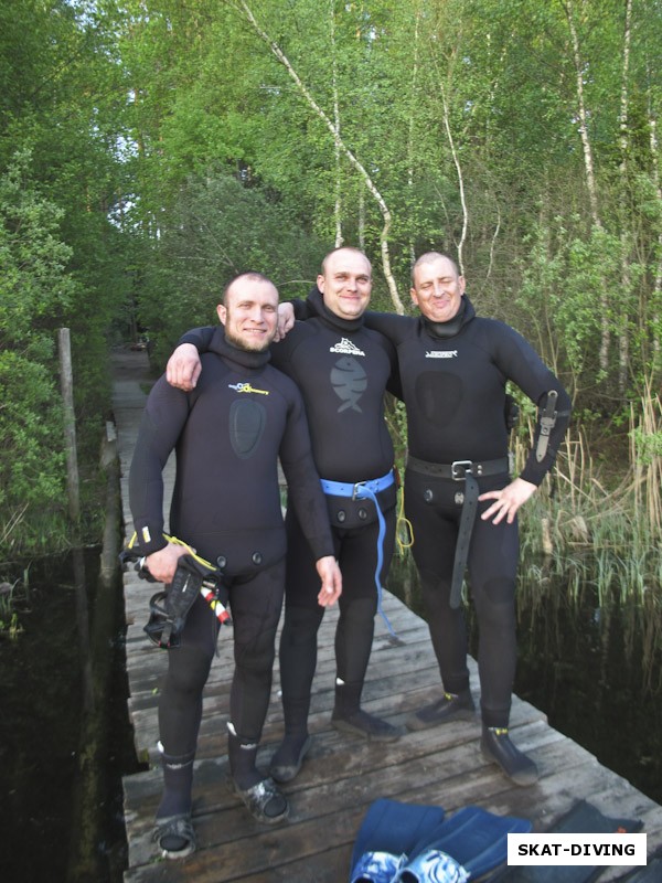 Мелешкин Николай, Изотко Артем, Инюхин Евгений, также на вечерней заре в воду отправились и подводные охотники, в режиме тренировки
