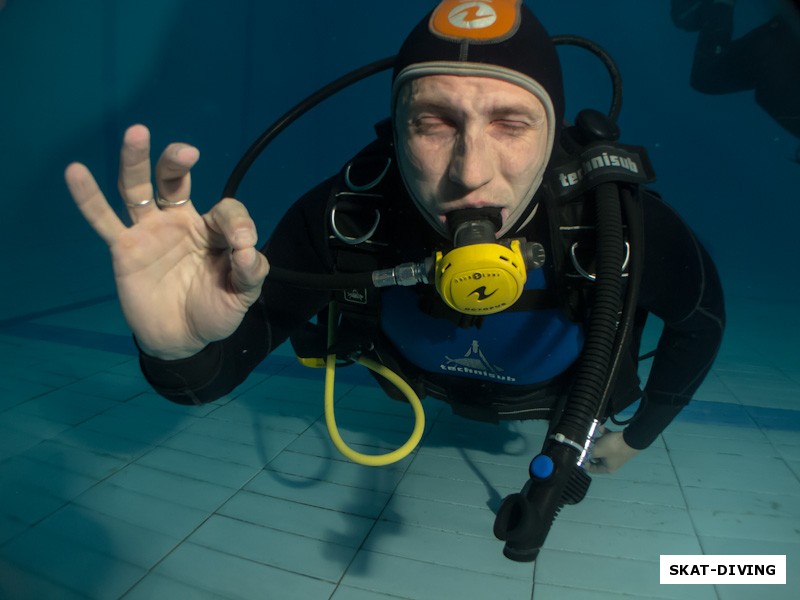 Богданов Павел, по завершению курса аквалангист, при необходимости, может спокойно плавать под водой без маски