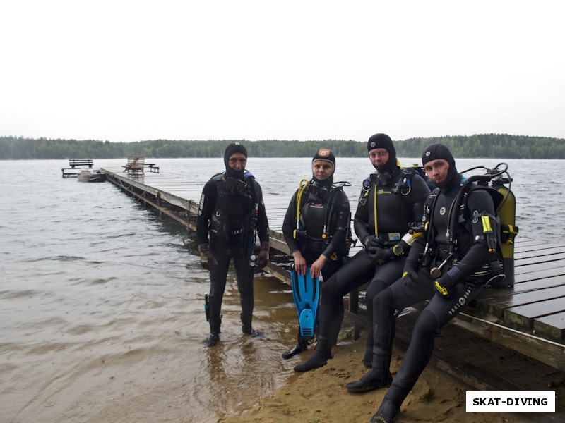 Мухин Геннадий, Романова Софья, Шукста Игорь, Корнеев Алексей, первыми прибыли на место, первыми отправились на подводную разведку
