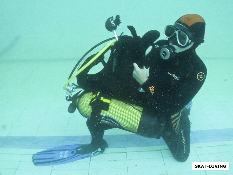 Лелюкова Лилия, для подготовленного аквалангиста снять с себя снаряжение под водой - простая и интересная задача