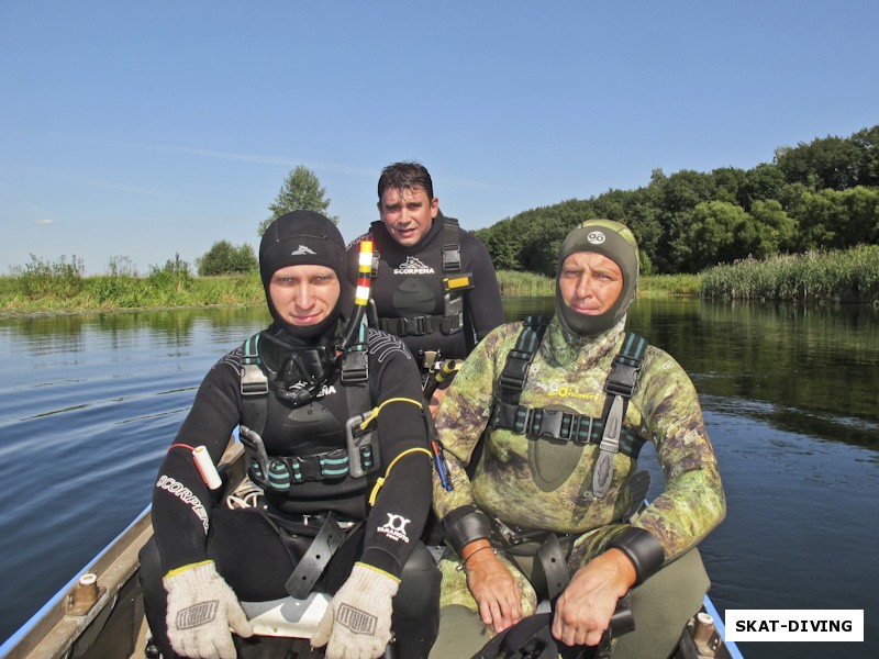 Мелешкин Николай, Локтюшин Владимир, Инюхин Евгений, подвохов мы тоже забрасывали на лодке на некоторое удаление от лагеря
