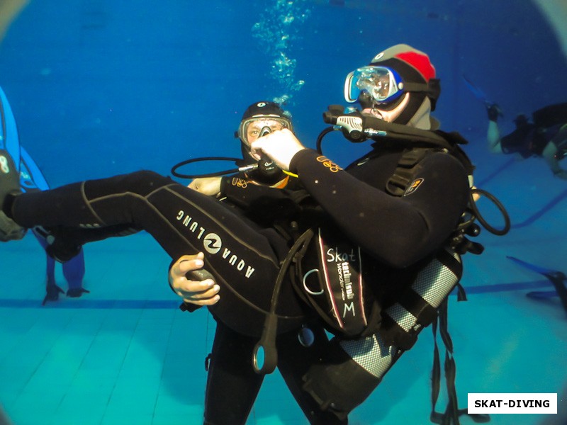 Ижукин Сергей, Чекулаев Антон, низкая гравитация под водой позволяет делать некоторые вещи почти не затрачивая усилий