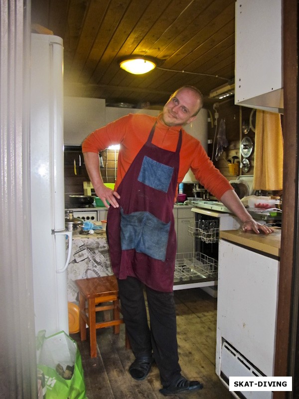Сергей, наш повар, который умеет готовить просто, вкусно, сытно!