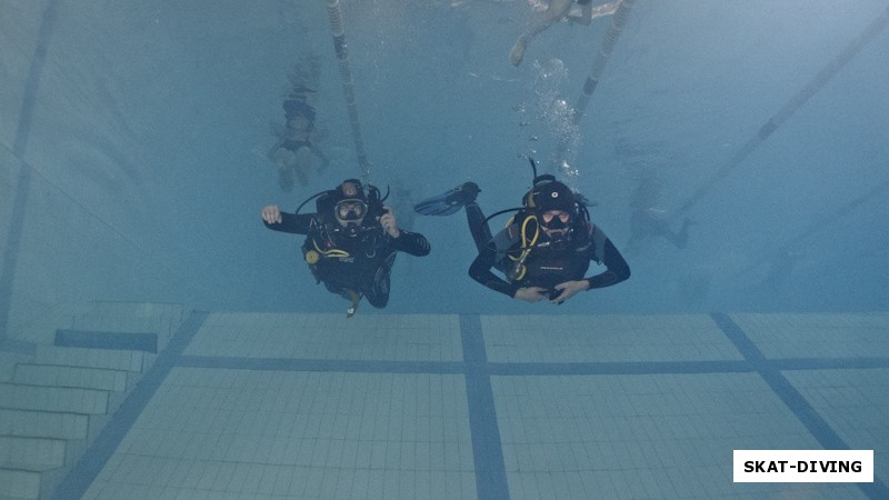 Павлючков Иван, Алексеев Артем, парашютирование с мелкой части бассейна в глубину