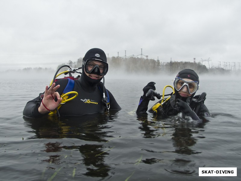 Красный Валерий, Клименченко Екатерина, проведя около часа под водой вышли на поверхность у базового лагеря