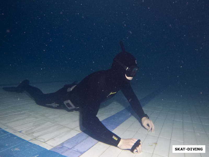 Чуприк Андрей, сдача статического норматива - 2 минуты 30 секунд под водой