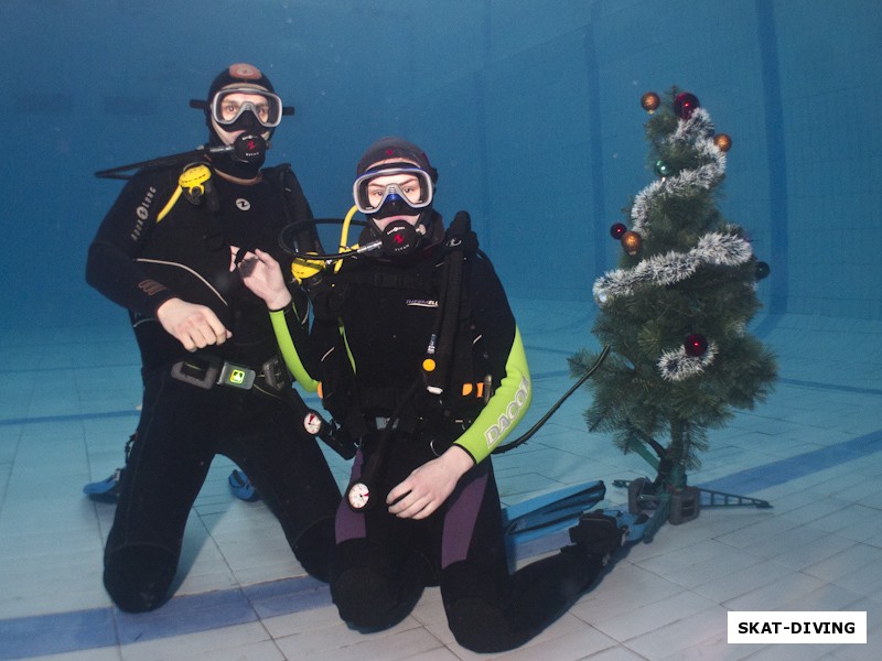 Семионов Кирилл, Семионова Анна, семейное фото у подводной елки