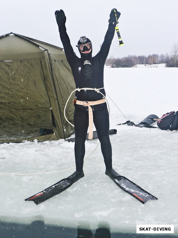 Изотко Артем, инструктор по подводной охоте открывает подледный сезон