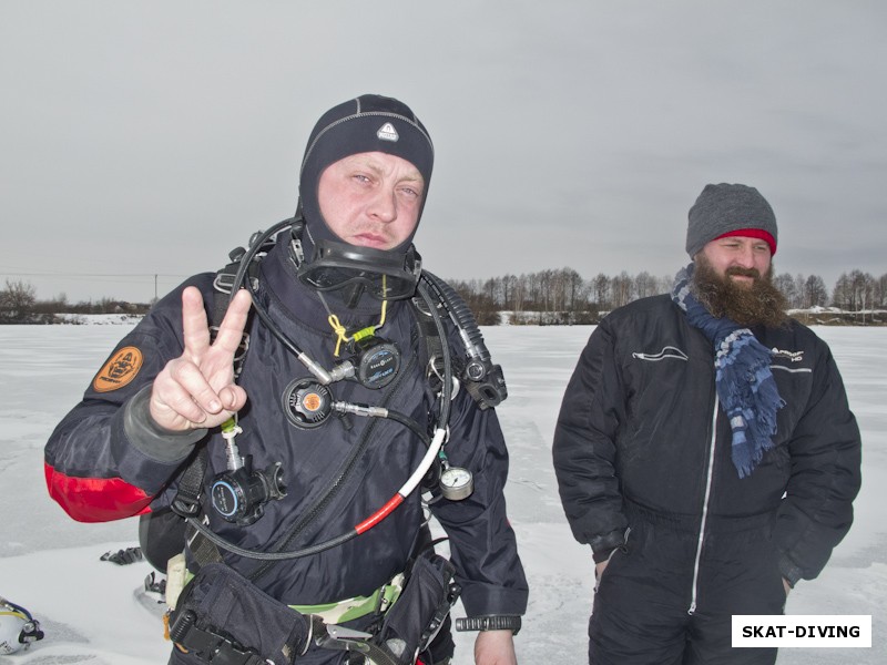 Мармылев Александр, Зеленев Андрей, два регулятора взял Саша у Андрея, чтобы сходить под лед в правильной конфигурации