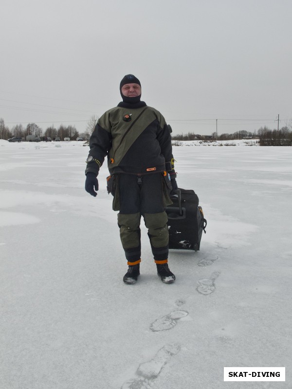 Харитонов Максим, обнаружил огромные следы снежного человека, привез оборудование, чтобы сделать слепок
