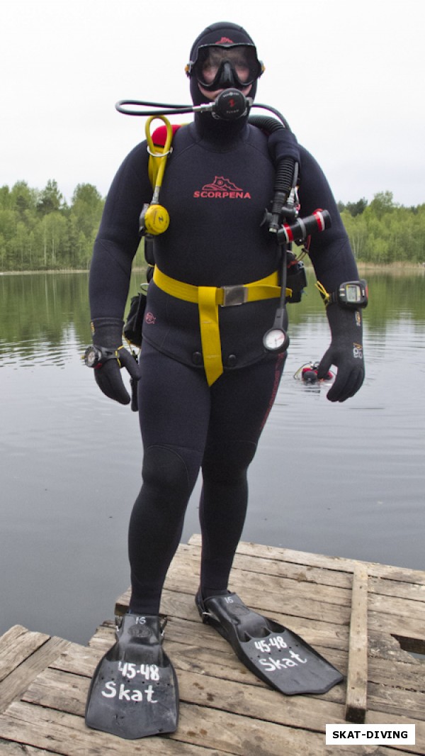Черняков Дмитрий, дублированный с обоих сторон нейлоном костюм от компании «SCORPENA» позволяет нырять в еще пока совсем холодную воду