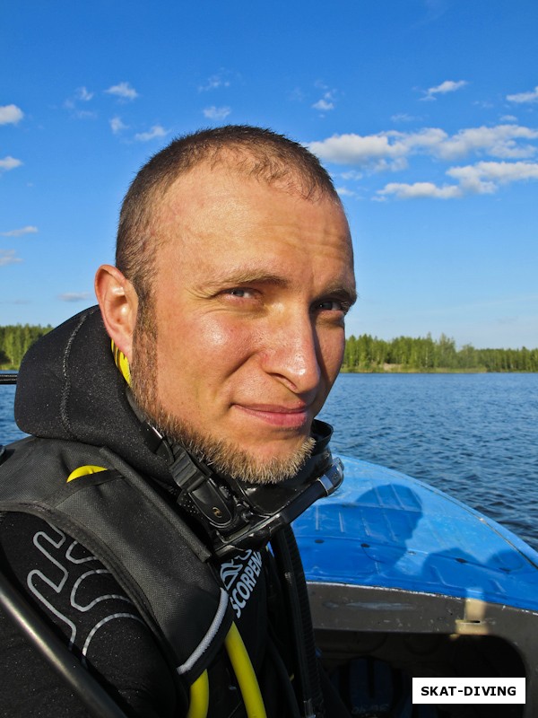 Мелешкин Николай, на лодке к месту погружения