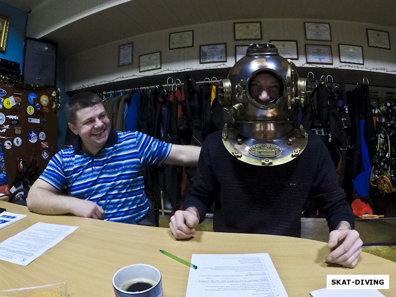 Десяк Андрей, Волков Андрей, теоретический экзамен сдан, можно порадоваться и собираться под воду