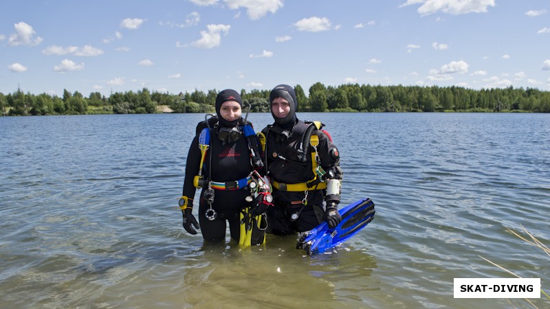 Иванова Анна, Дынин Роман, отрабатывали навыки навигации и плавания по компьютеру в толще воды