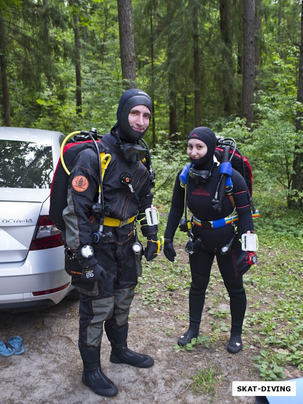 Дынин Роман, Иванова Анна, ходят по лесу в попытке найти воду